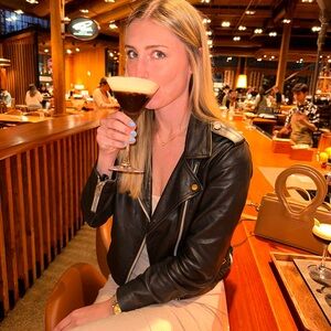 Meet your Posher, Rebecca